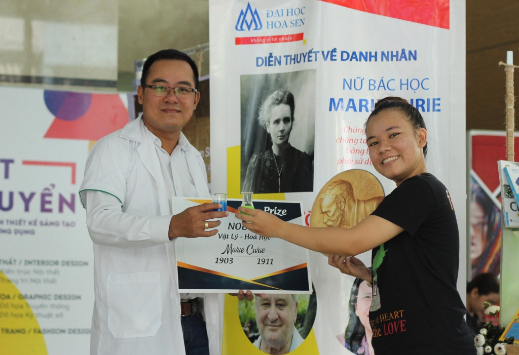 SInh vien Hoa Sen - buoi dien thuyet Marie Curie